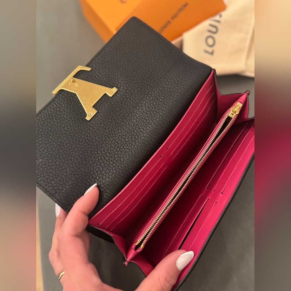Louis Vuitton Capucines Wallet - Picture 5 of 8